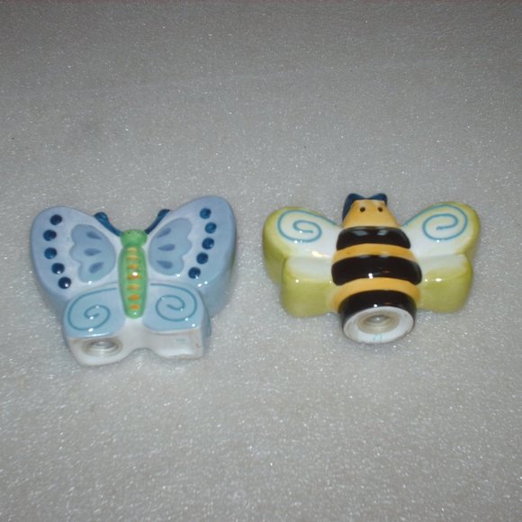 Set of porcelain butterfly salt & pepper shakers - Picture 3 of 6